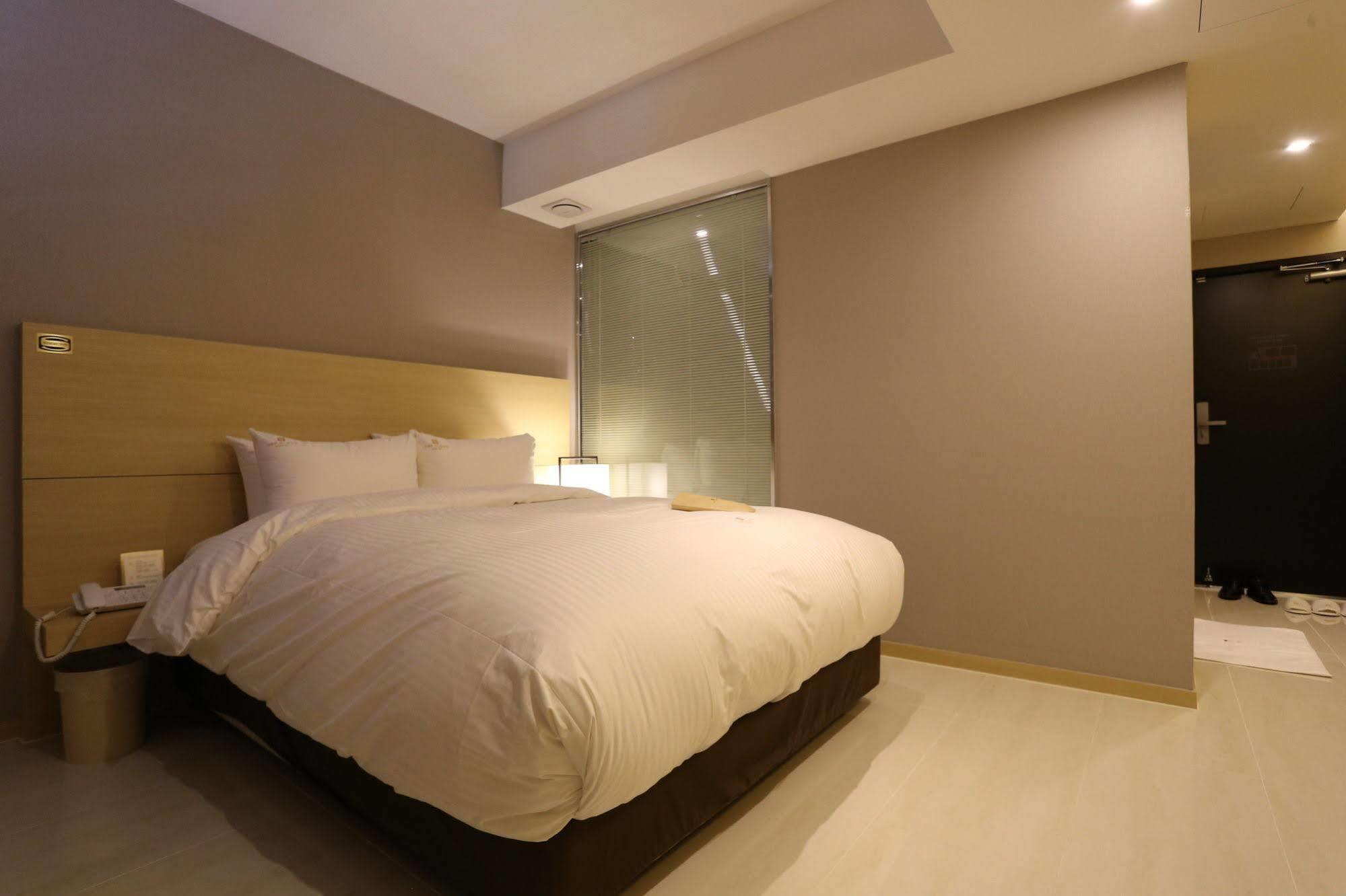Suwon Top Cloud Hotel Екстер'єр фото