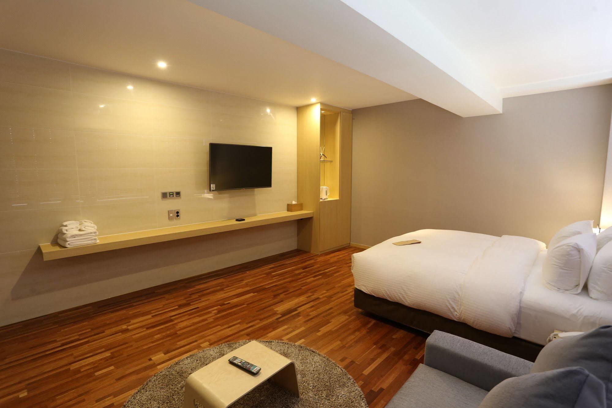 Suwon Top Cloud Hotel Екстер'єр фото