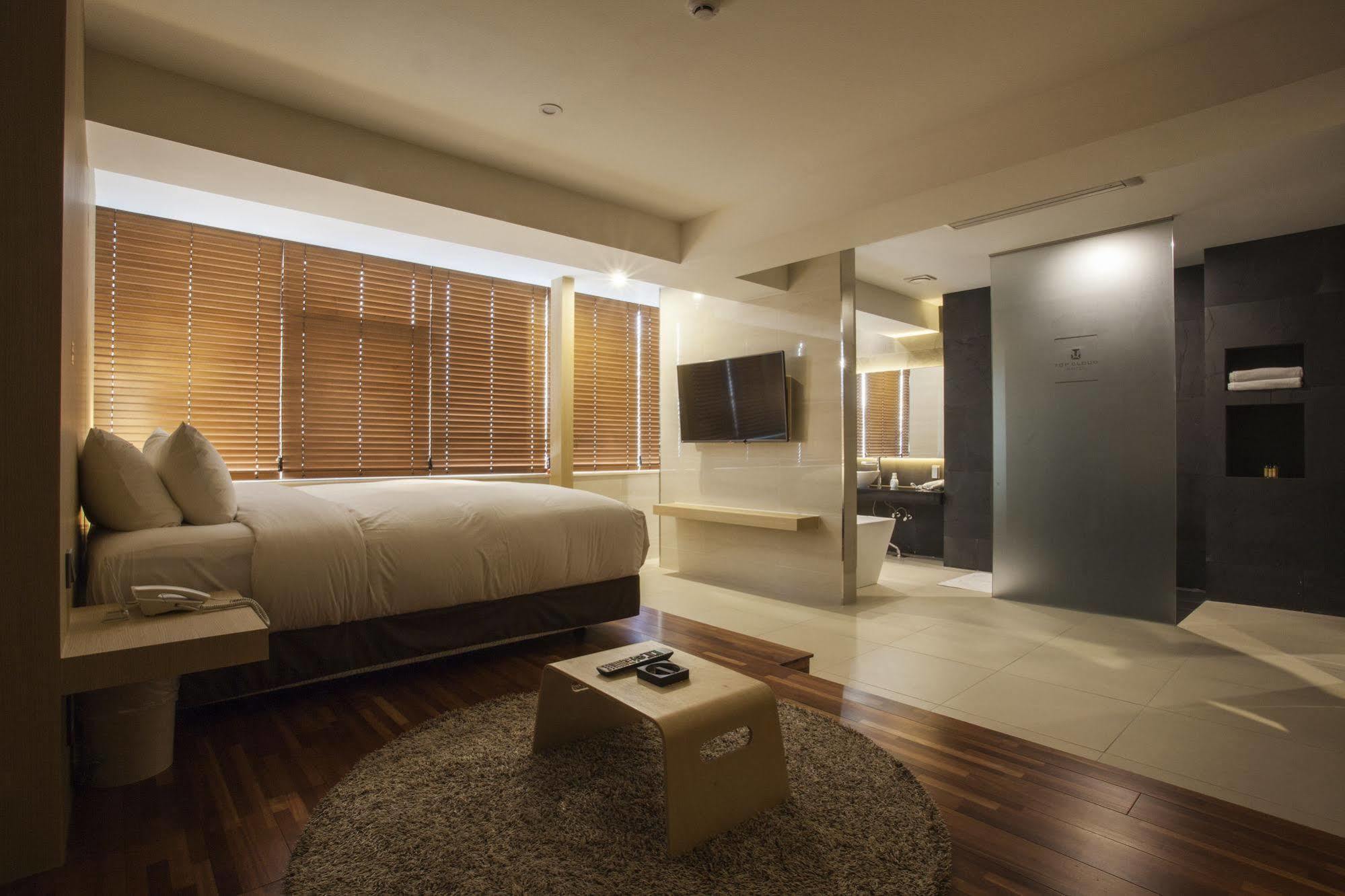 Suwon Top Cloud Hotel Екстер'єр фото