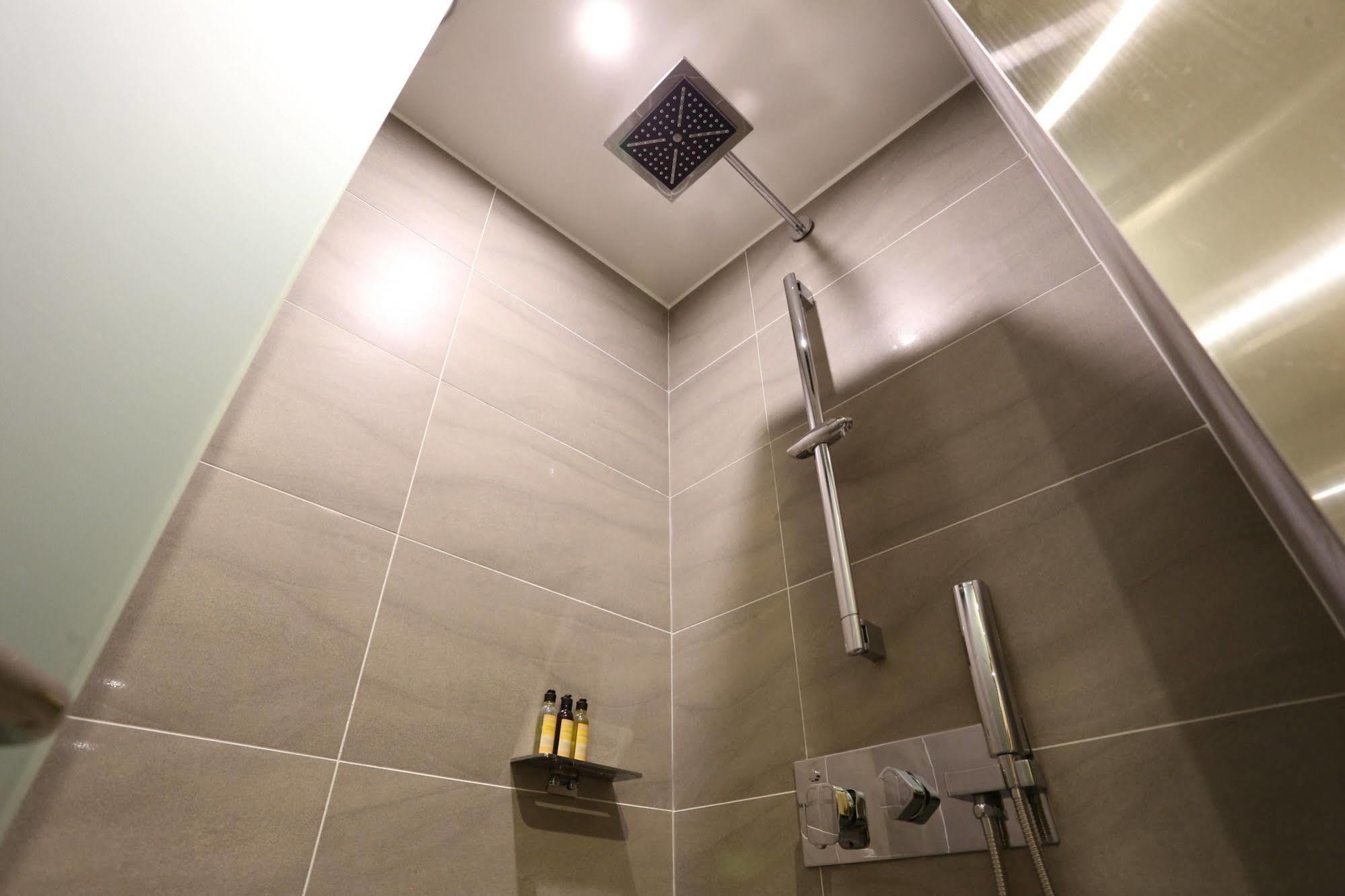 Suwon Top Cloud Hotel Екстер'єр фото