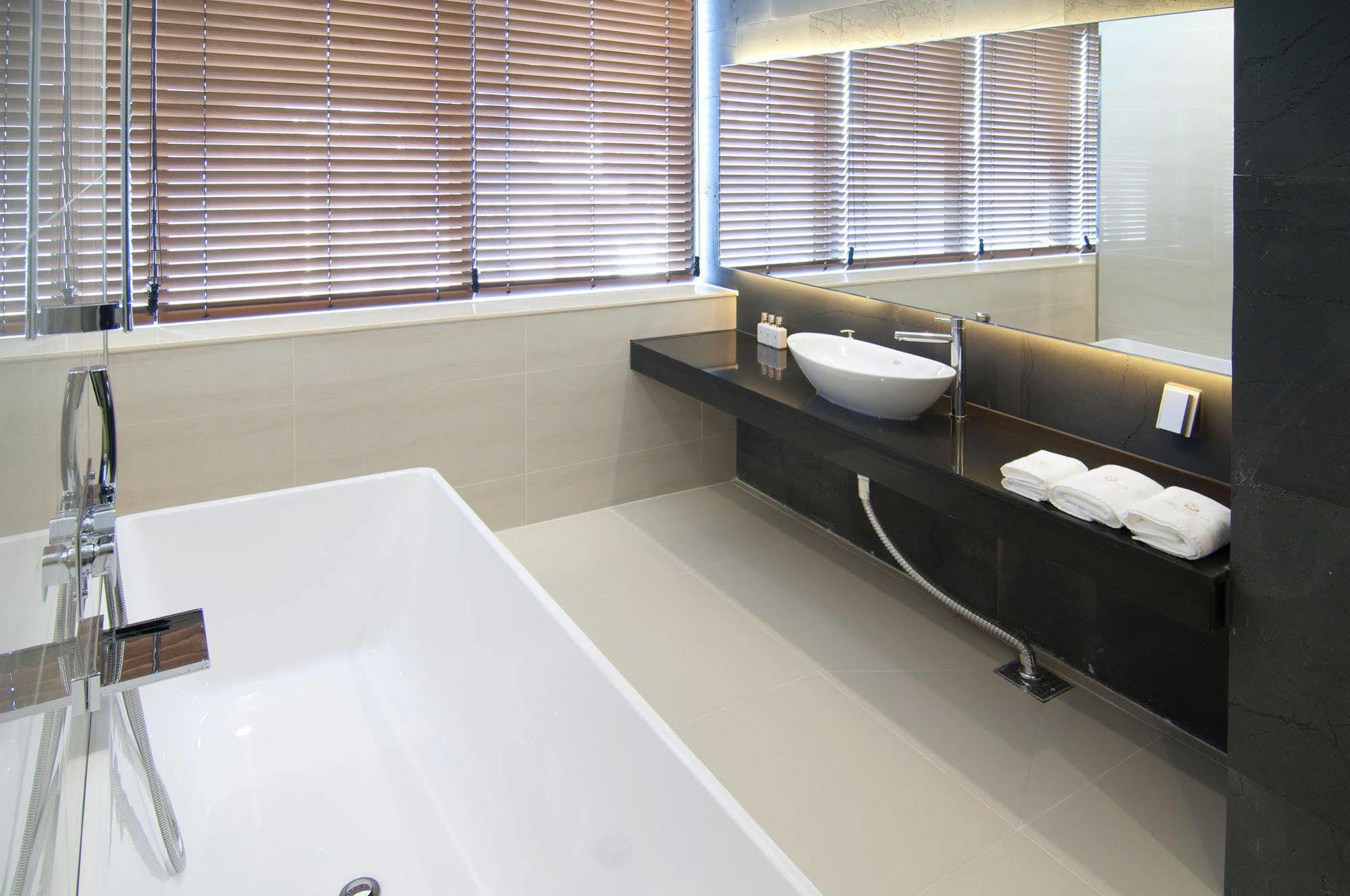 Suwon Top Cloud Hotel Екстер'єр фото