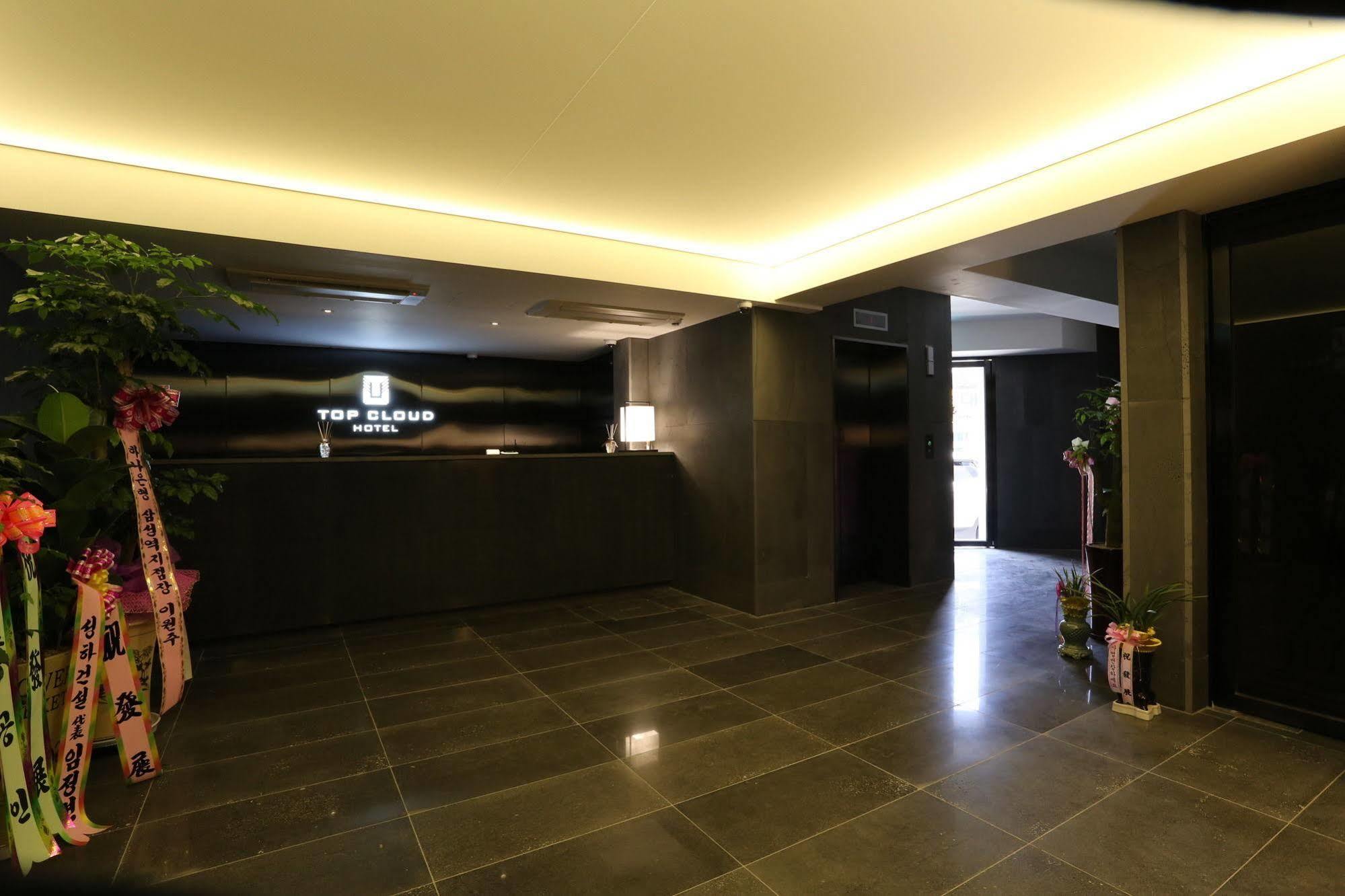 Suwon Top Cloud Hotel Екстер'єр фото